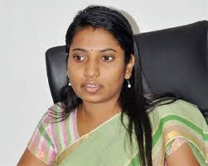 MCC Commissioner Hephsuba Rani Korlapathi hands over charge to MCC Joint commissioner